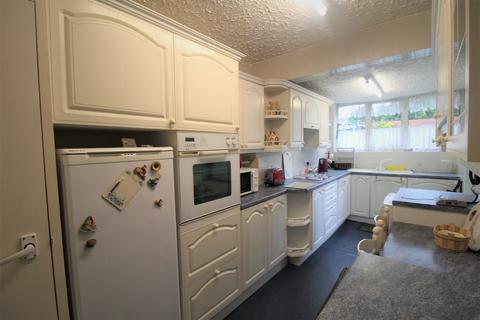 2 bedroom bungalow for sale - Shirley Avenue, Hyde