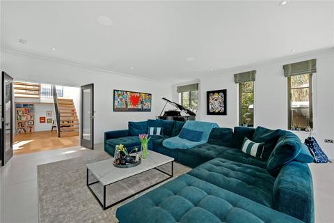 19 Riverside Drive, Esher, KT10 8PG