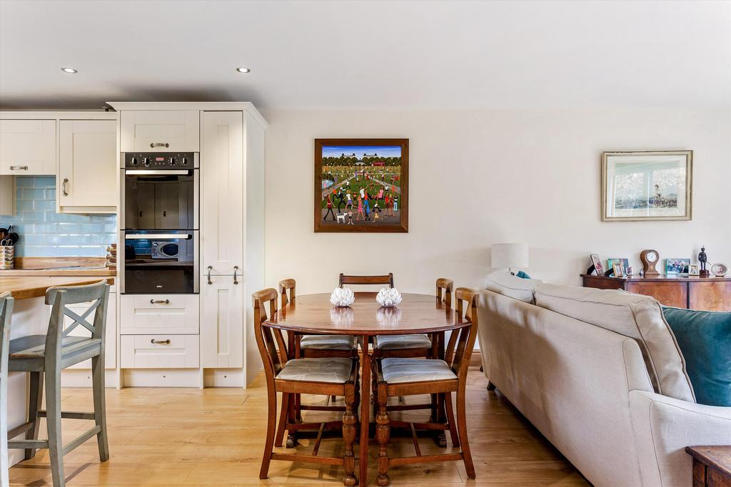 Kimpton, Andover, Hampshire, SP11 5 bed detached house for sale £695,000