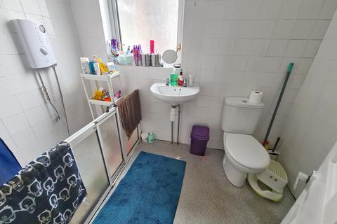 19 Forest Range, Manchester, M19 2ES