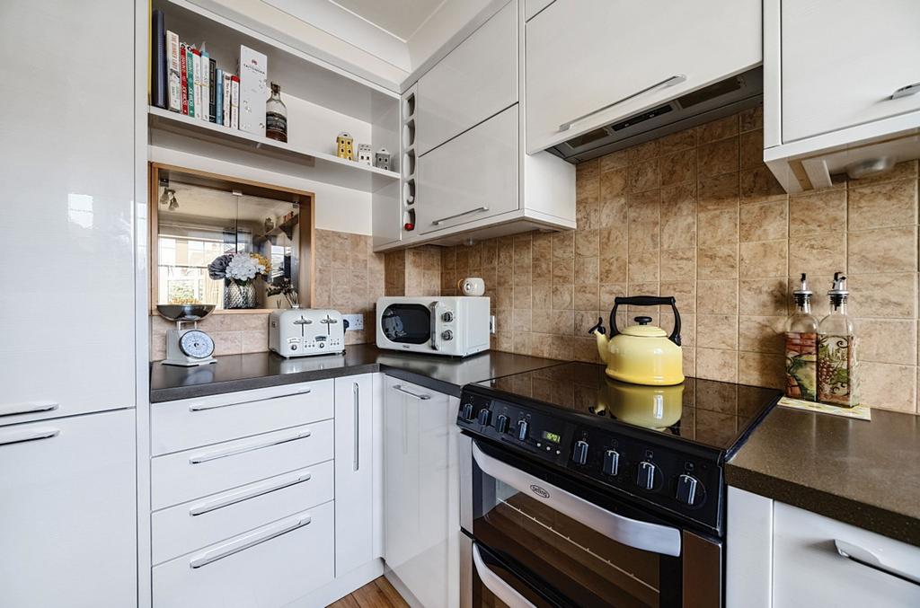 Pagham Close, Emsworth, PO10 2 bed terraced house for sale £385,000