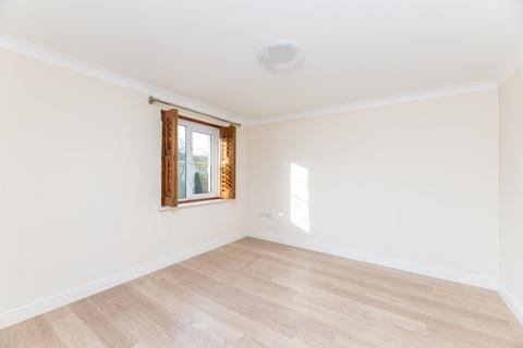 1 bedroom flat for sale, Ling Court, Menston, Ilkley, West Yorkshire, LS29