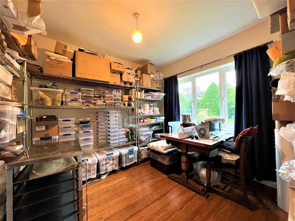 Bedroom 1.jpg