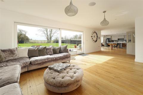 5 bedroom detached house for sale, The Willows, The Street, Staple