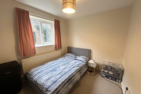 2 bedroom flat to rent, Military Road, Folkestone, CT21