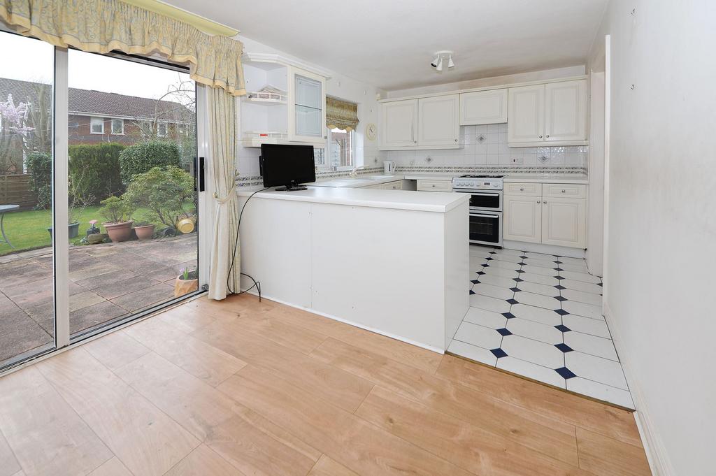 Dining/kitchen