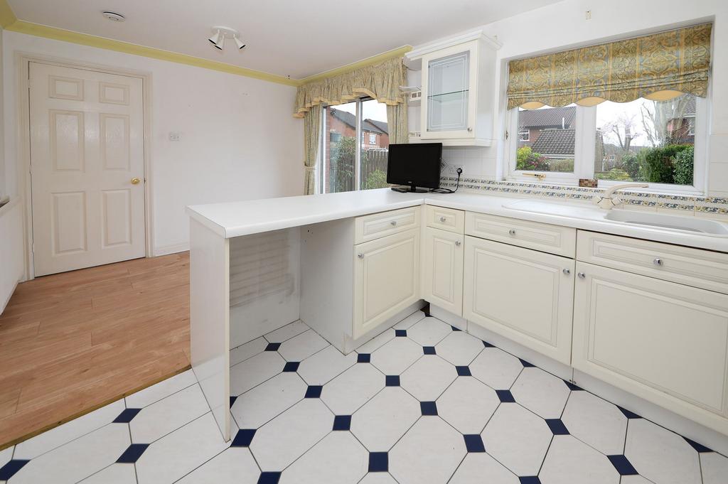 Dining/kitchen