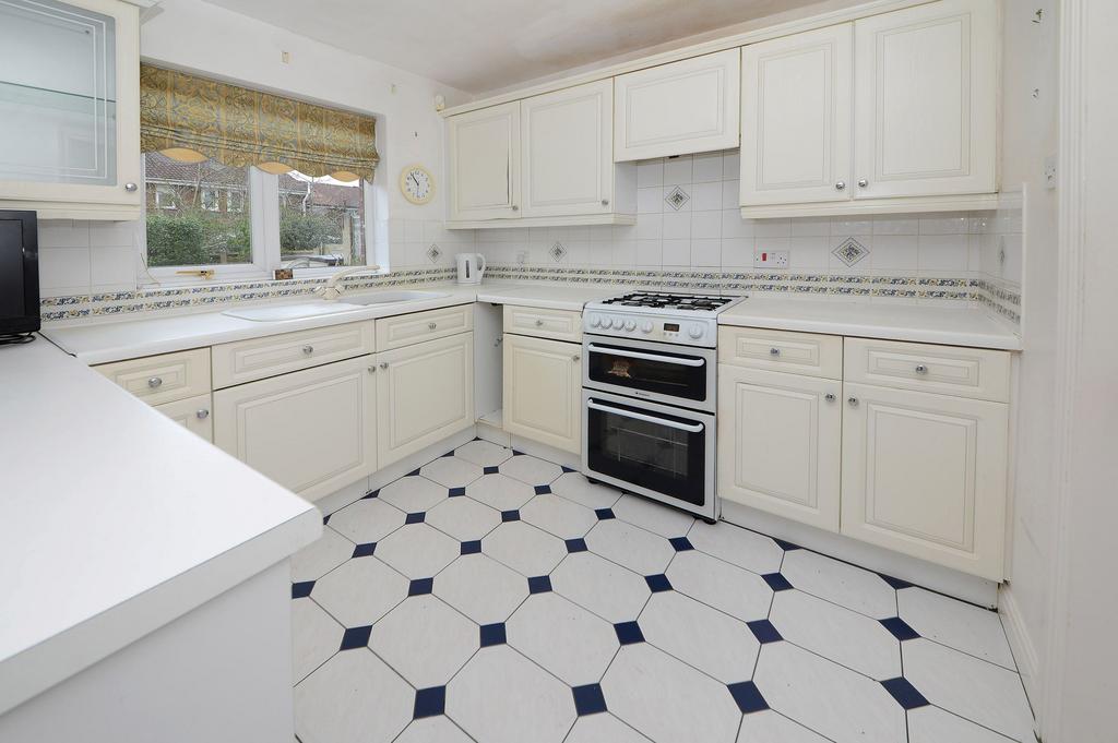 Dining/kitchen