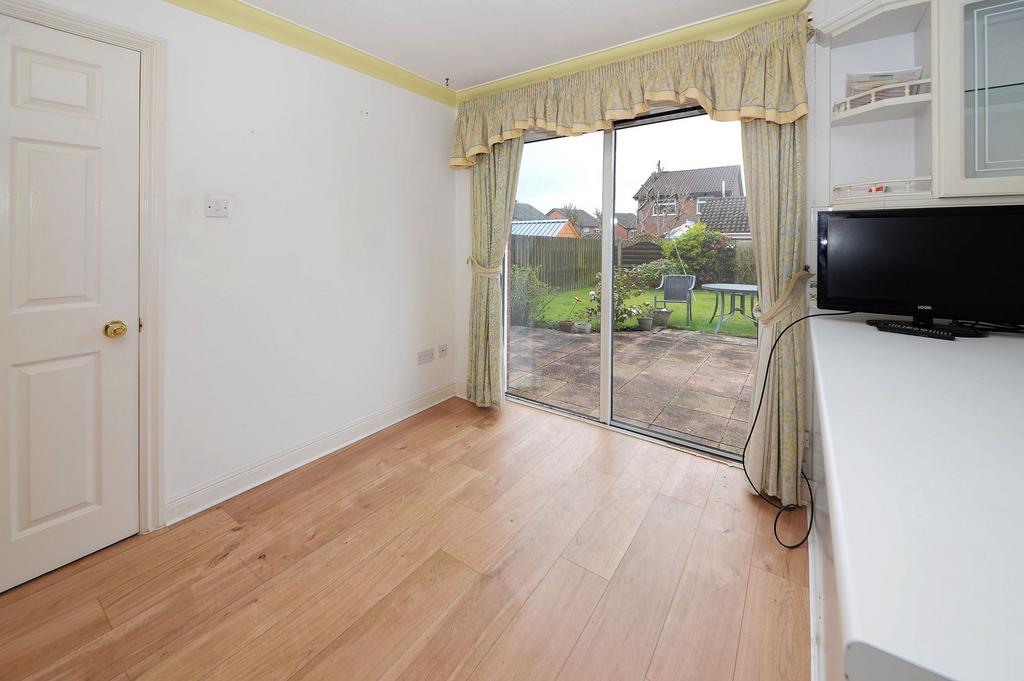 Dining/kitchen