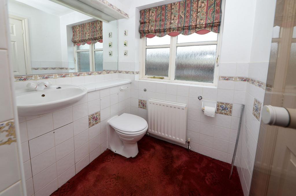 En suite to master