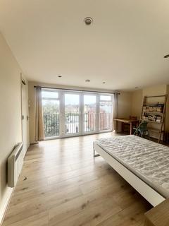 1 bedroom in a house share to rent, Hedge Lane N13