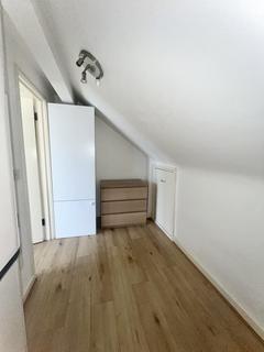 1 bedroom in a house share to rent - Hedge Lane N13