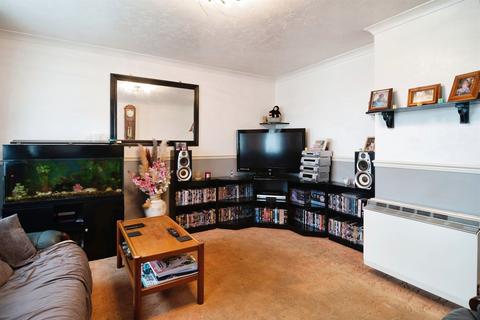1 bedroom flat for sale - Niton Court, SS17