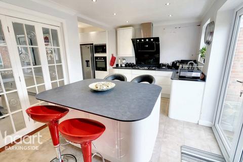 785 Eastern Avenue, Ilford, IG2 7RX
