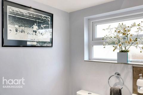 785 Eastern Avenue, Ilford, IG2 7RX