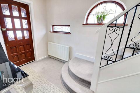 785 Eastern Avenue, Ilford, IG2 7RX