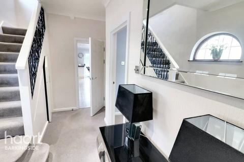 785 Eastern Avenue, Ilford, IG2 7RX