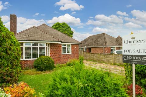 2 bedroom bungalow for sale, Woodfield Drive, Winchester, SO22