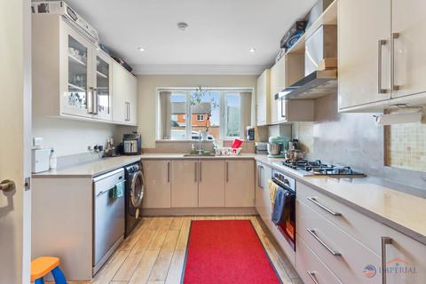 4 bedroom end of terrace house for sale - Vibia Close, Staines Upon Thames