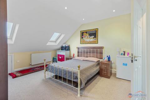 1, Sir John Court Vibia Close, Stanwell, Staines-upon-thames, TW19 7HR
