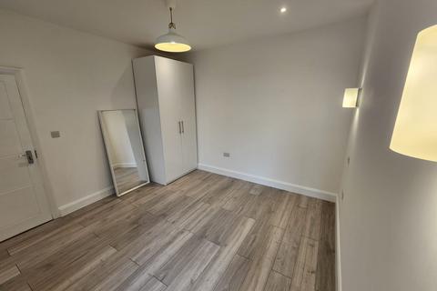 3 bedroom apartment to rent - Danbrook Road, Streatham