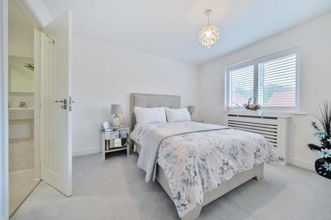 4 bedroom detached house for sale, West End,  Surrey,  GU24