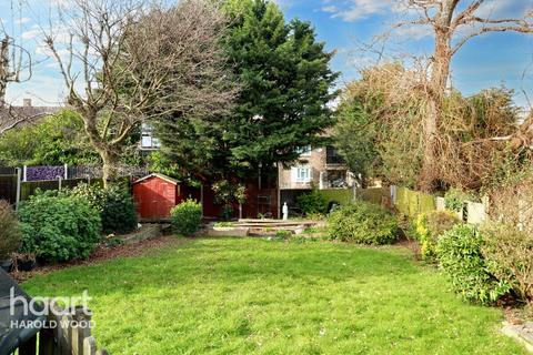 4 bedroom semi-detached house for sale, Wrexham Road, Romford