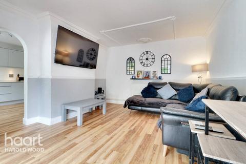 3 Wrexham Road, Romford, RM3 7YX