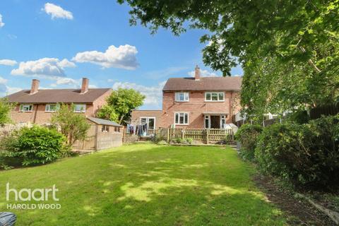 3 Wrexham Road, Romford, RM3 7YX