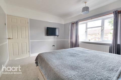 3 Wrexham Road, Romford, RM3 7YX