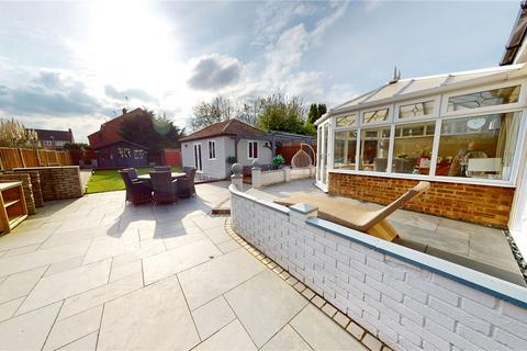 5 bedroom bungalow for sale - Central Avenue, Stanford-le-Hope, Essex, SS17