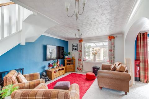 2 bedroom semi-detached house for sale - Owens Way, Cradley Heath, West Midlands, B64