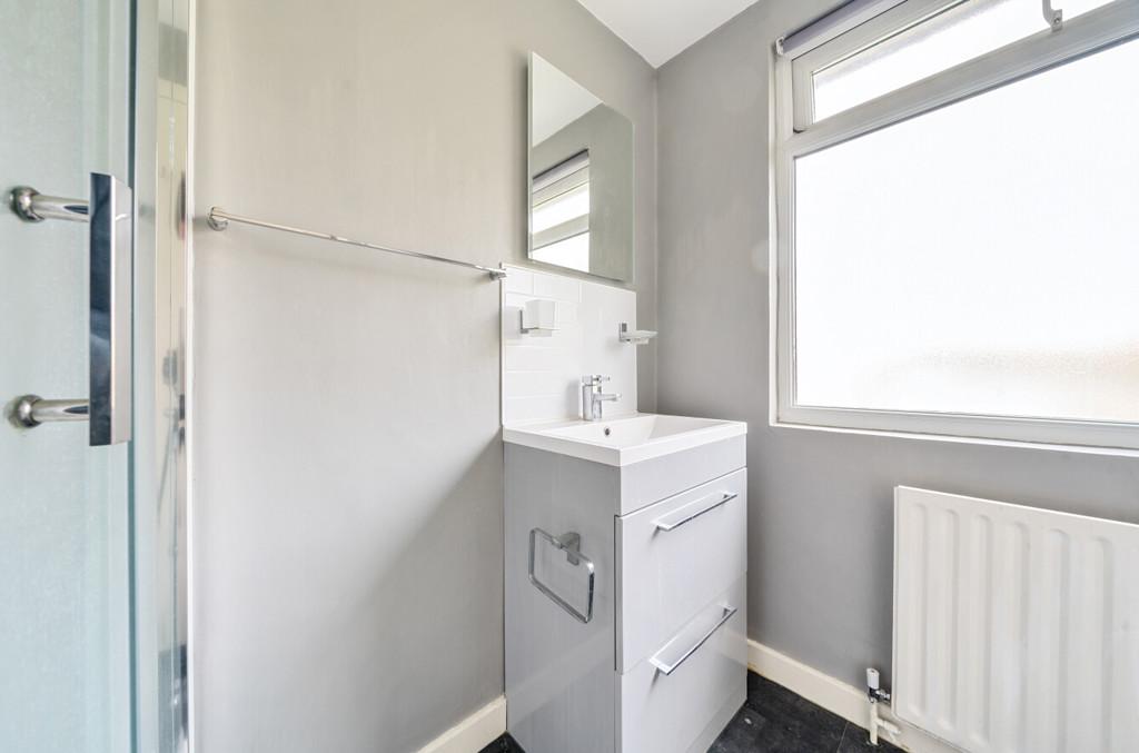 Flat 4 Bathroom