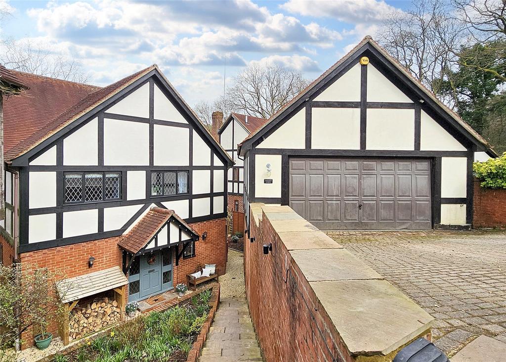 Vale Wood Lane, Grayshott GU26 5 bed detached house for sale £925,000