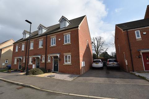 3 bedroom townhouse for sale, Thirsk Close, Bourne, PE10