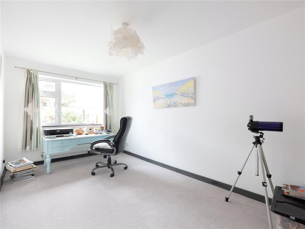 Bedroom / Office