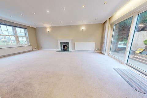 5 bedroom detached house to rent, Hill Drive, Hove, BN3