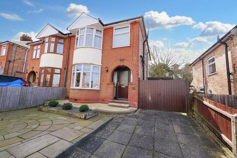 3 bedroom semi-detached house for sale - Pine View Road, Ipswich