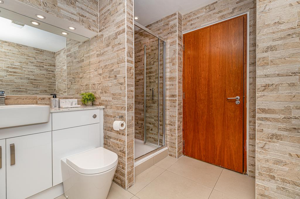 En Suite Bathroom