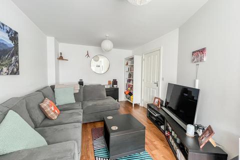 18 Claremont Crescent, Rayleigh, SS6 9GZ