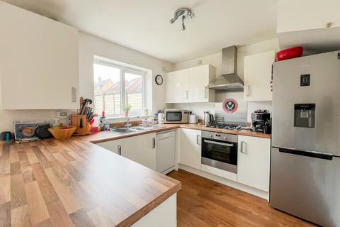 18 Claremont Crescent, Rayleigh, SS6 9GZ