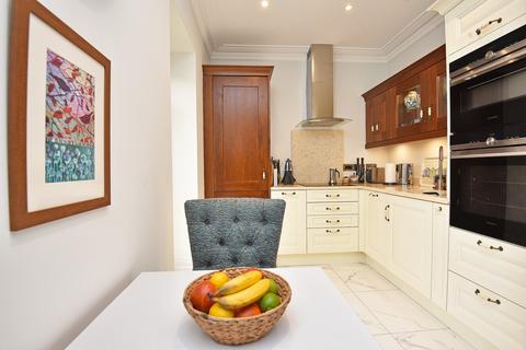 2 bedroom apartment for sale, Windsor Court, Clarence Drive, Harrogate
