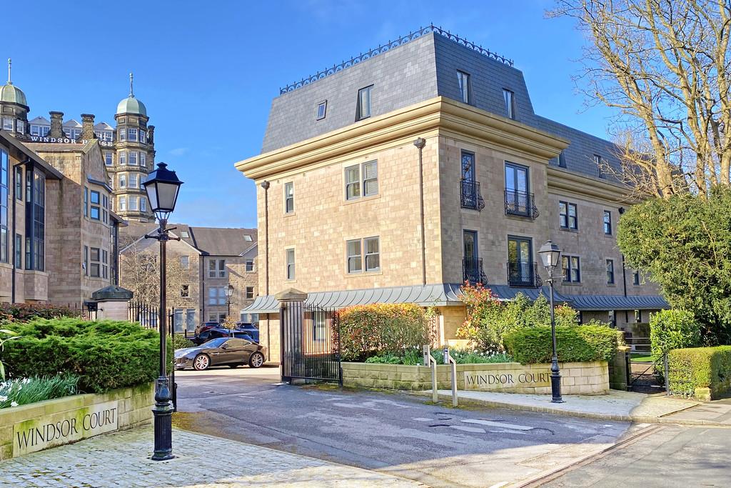 Windsor Court, Clarence Drive, Harrogate 2 bed apartment for sale £