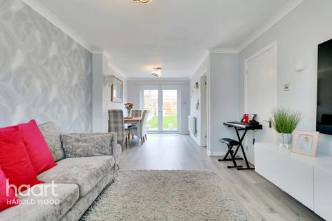 8 Blakeborough Drive, Harold Wood, Romford, RM3 0WS