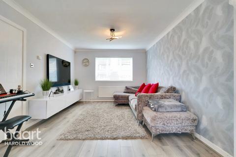 8 Blakeborough Drive, Harold Wood, Romford, RM3 0WS