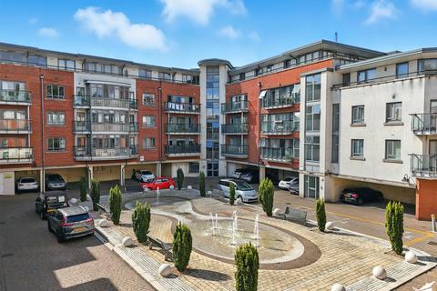 2 bedroom penthouse to rent, Victoria Court, Chelmsford