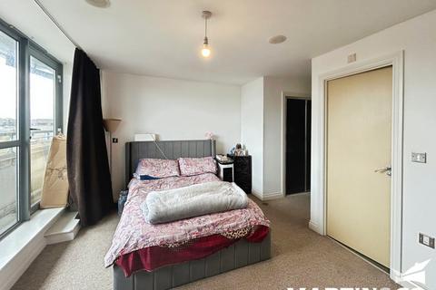 2 bedroom penthouse to rent, Victoria Court, Chelmsford