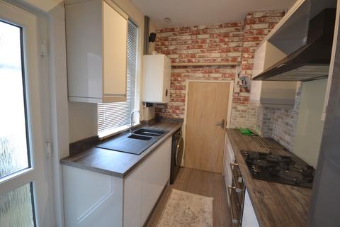3 bedroom terraced house to rent, Danvers Road, Leicester LE3