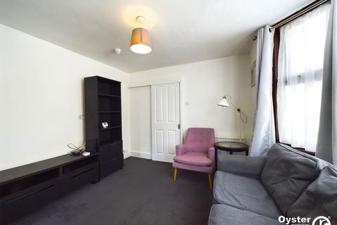 2 bedroom flat to rent - Clements Road, London, E6