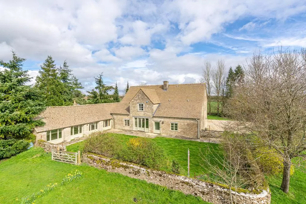 8 bedroom barn conversion to rent